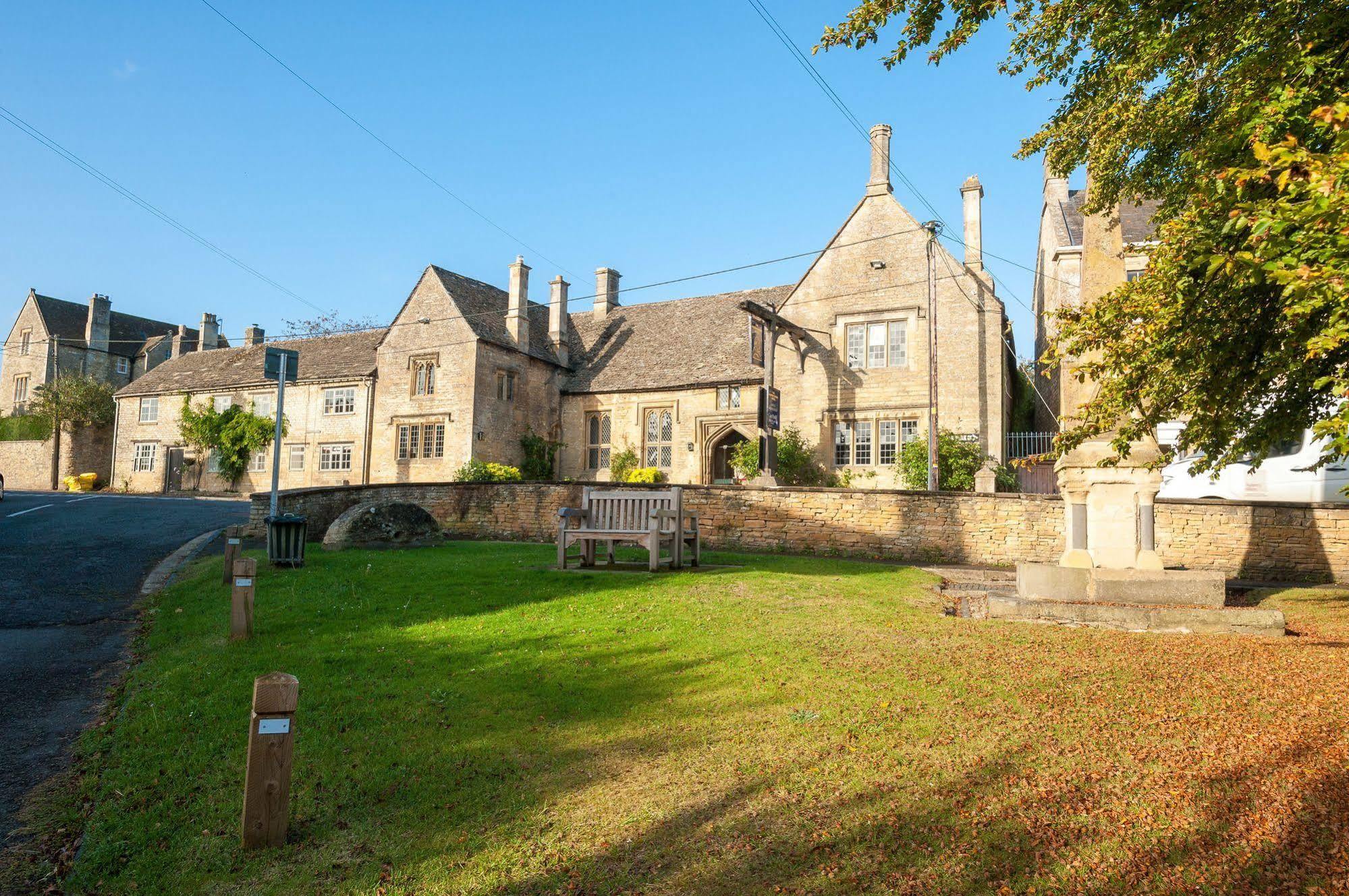 The Crown Shipton under Wychwood Exterior foto